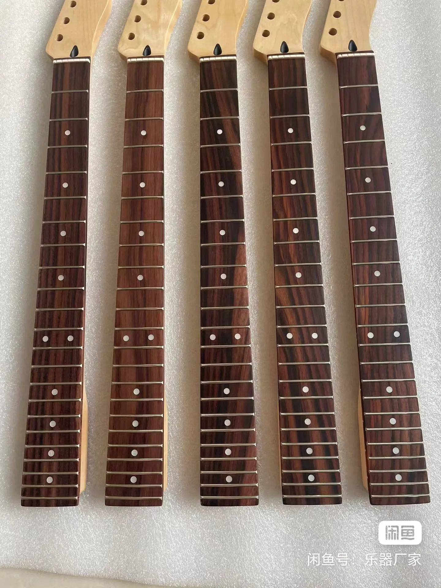 1PCS Canadian Maple Rosewood Fingerboard Electric Guitar Neck with Rose Print 22 Frets 12-Inch Radius for Guitarists