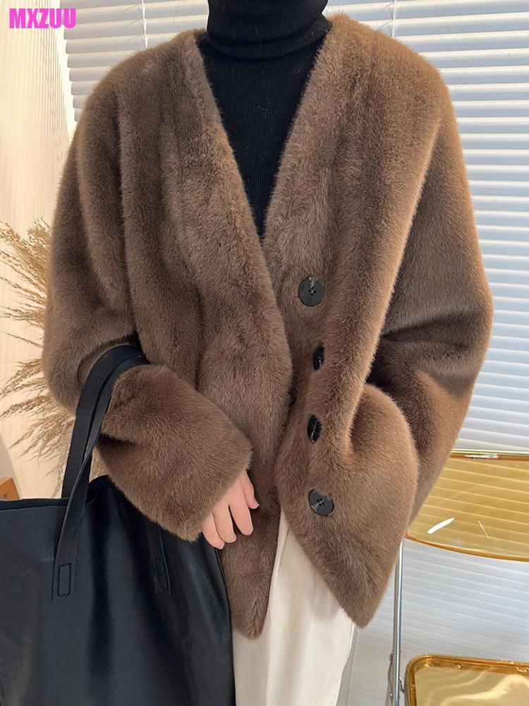 女性用Vネックフェイクレザーコート,厚手のカーディガン,暖かいジャケット,ミンクの毛皮のジャケット,コーヒーグレー,ピンクと白,ルーズなファッション,冬