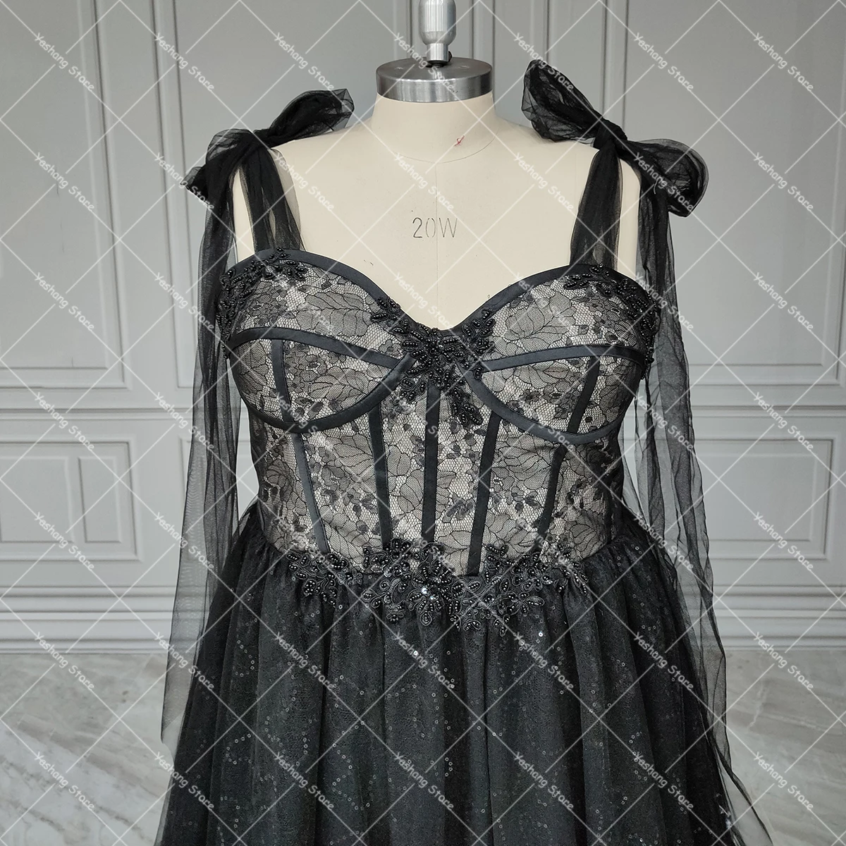 ที่กําหนดเองSequined Tulle Sweetheart Sheer Lace Bodiceชุดแต่งงานBlingประดับด้วยลูกปัดSelf Tieไหล่Gothicสีดําชุดเจ้าสาว