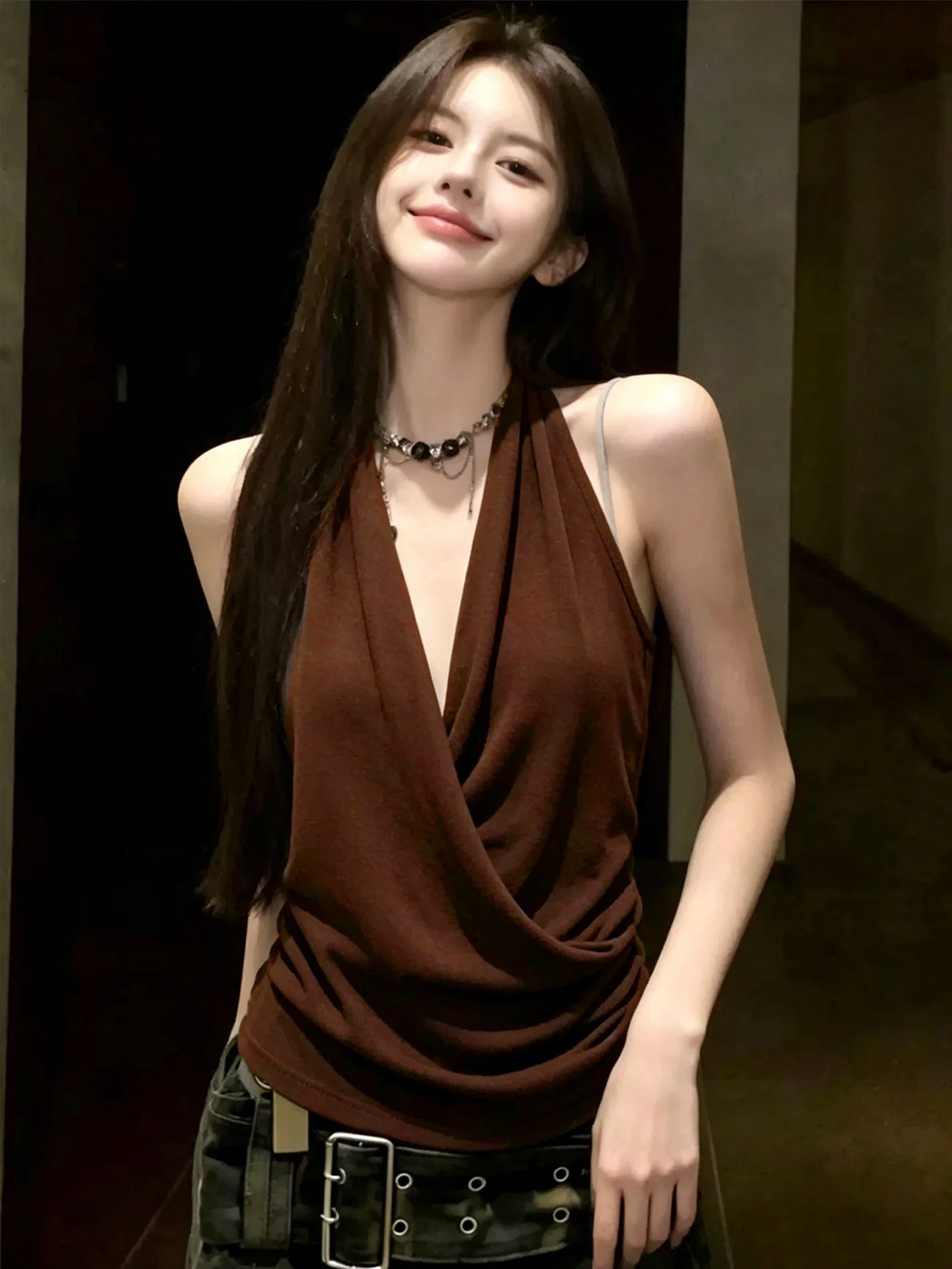 NUOMICI American-style casual, minimalist solid-color camisole; a loose, stylish, and comfortable women's tank top.