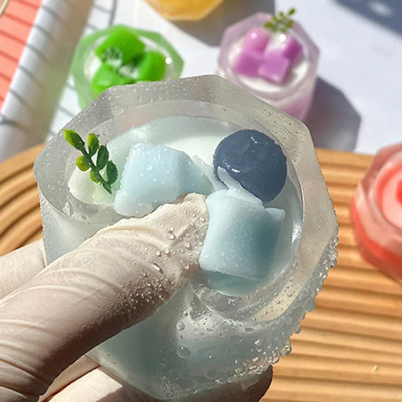 Kawaii Erdbeer-Milchshake-Kuchen, weiches TPR-Spielzeug, 1 Stück, Nachahmung von Dessert, matschiges Spielzeug für Kinder, ideales Geschenk für Mädchen