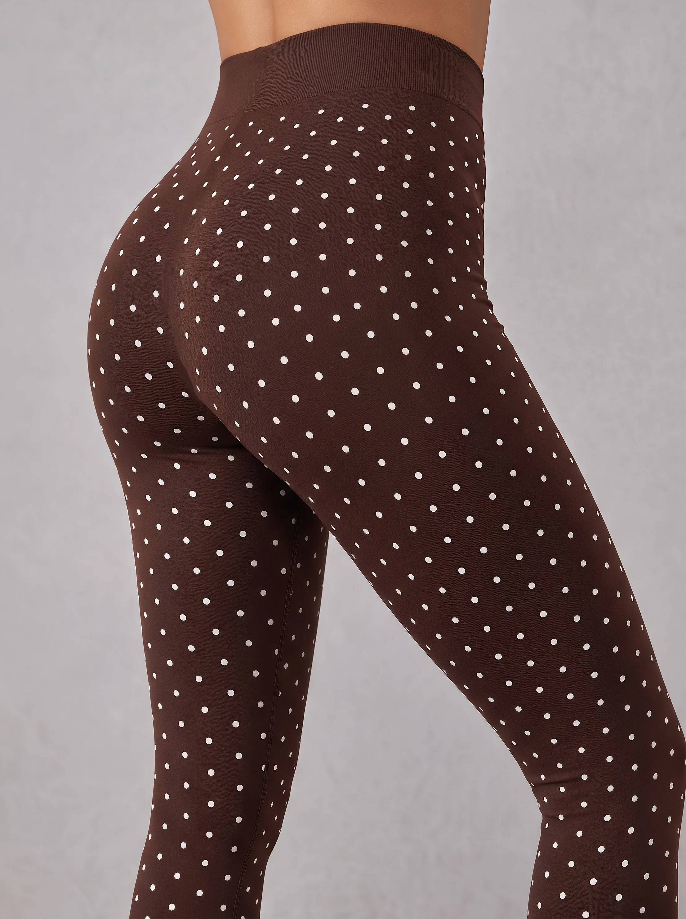 Damen-Leggings mit hoher Taille, Kaffeefarben, mit Polka-Dot-Muster, hochelastisch, aus weichem Strick, schmal geschnitten, angesagte Hose für den Alltag, zum Ausgehen oder für den Weg zur Arbeit. – Detail 4