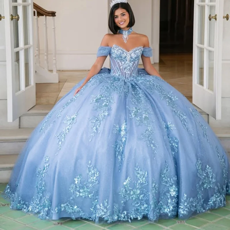 

Платье для квинсеаньеры Haze Blue с открытыми плечами, блестящими аппликациями, цветочным кружевом, многослойное, с длинным шлейфом и бантом, vestidos de 15 Quinceanera ﻿ Настраиваемый