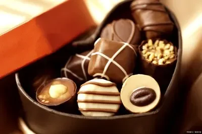 

Магнитный держатель для телефона с беспроводной зарядкой 15W для Mercedes Benz G500 G63 W463 2019-2022, подставка для телефона MagSafe, индивидуальная поддержка