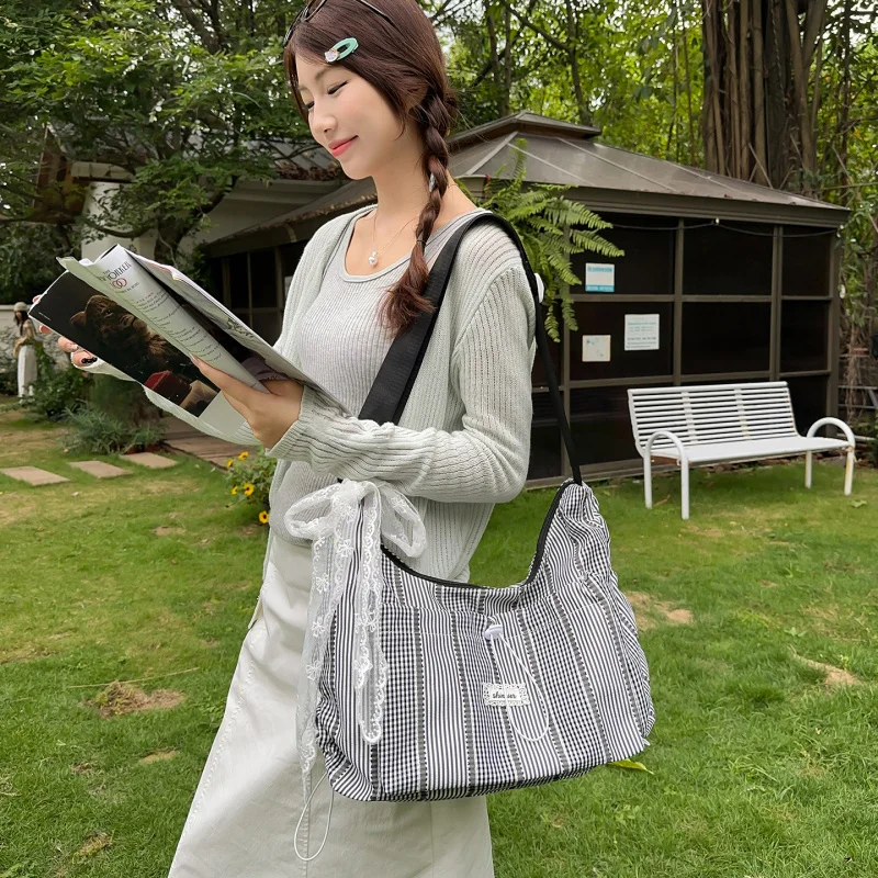 

Women's Striped Lightweight Large Capacity Tote Bag for School Commute High Appearance Single Shoulder Bag