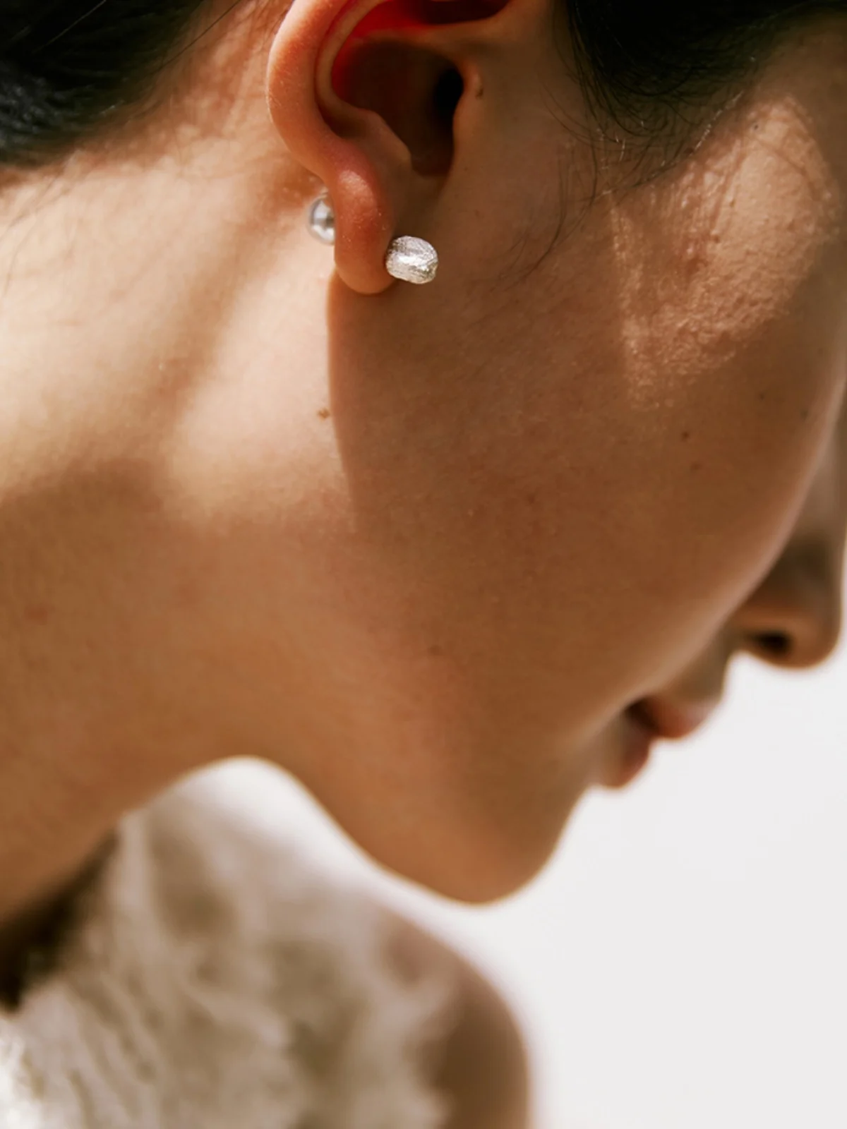 

Handmade 925 Pure Silver Simple Pearl Imitation Ear Studs Original Design Small Earrings Fashionable Jewelry for Women