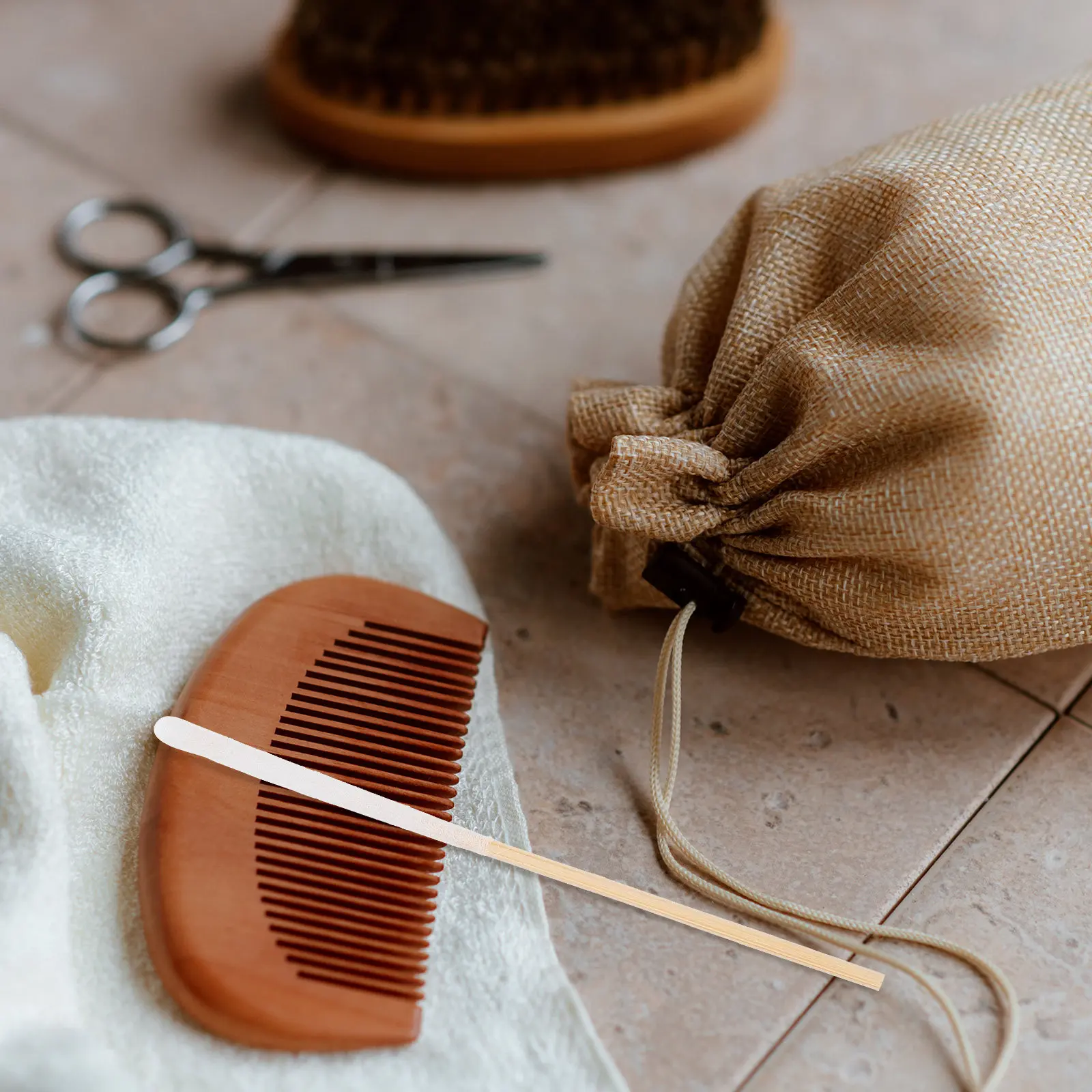 

300Pcs Bamboo Handle Cotton Swabs Pointed Tip Professional Supplies Portable Convenient Beauty Accessory Household