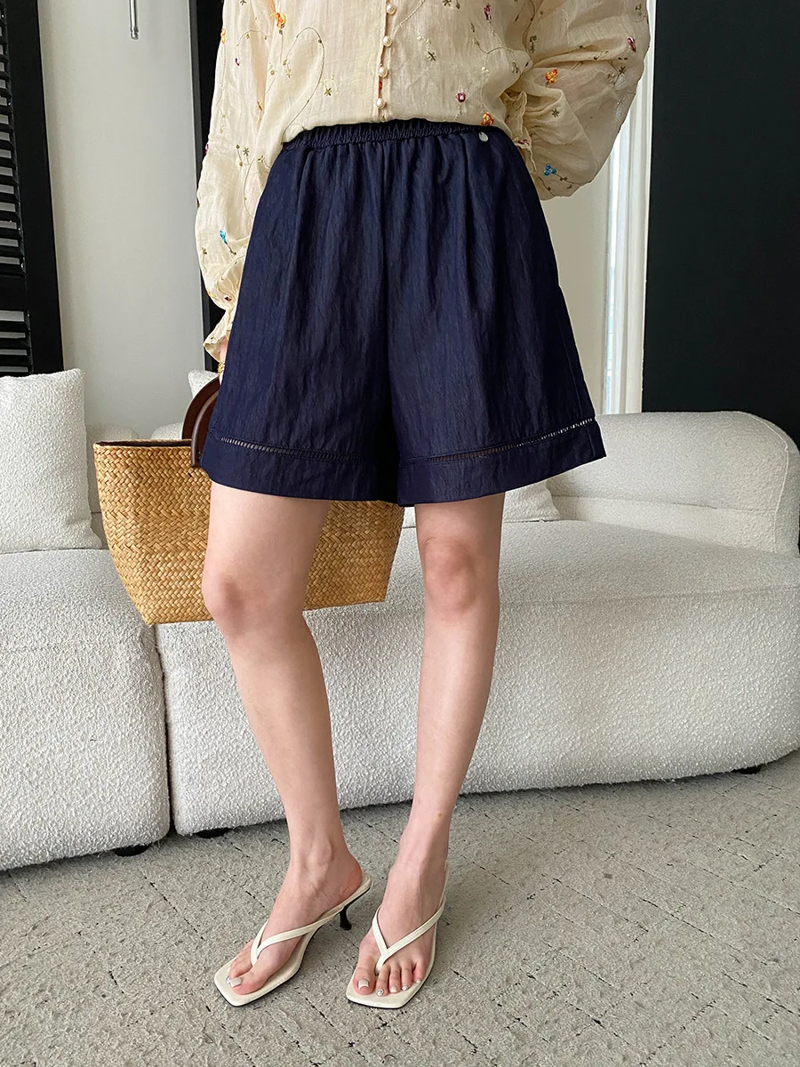 Sommerliche Damen-Shorts in unifarbenem Design mit hohler Textur, elastischem, hohem Bund, schlank machendem und lockerem, weitem Bein. – Detail 28