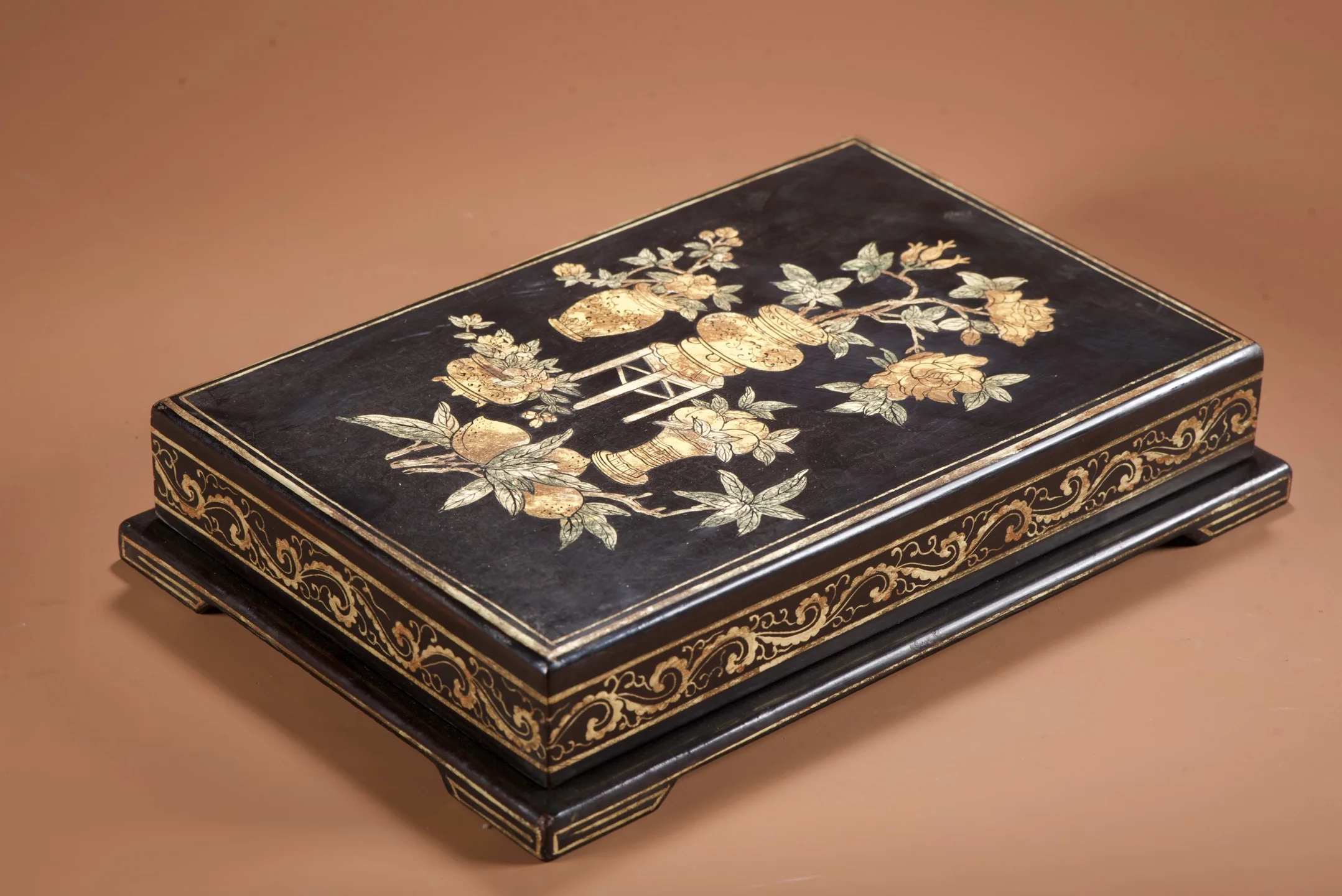 Old wood Lacquerware Outline in gold Bogu pattern floral pattern Wenfang Box storage box Wenfang screen