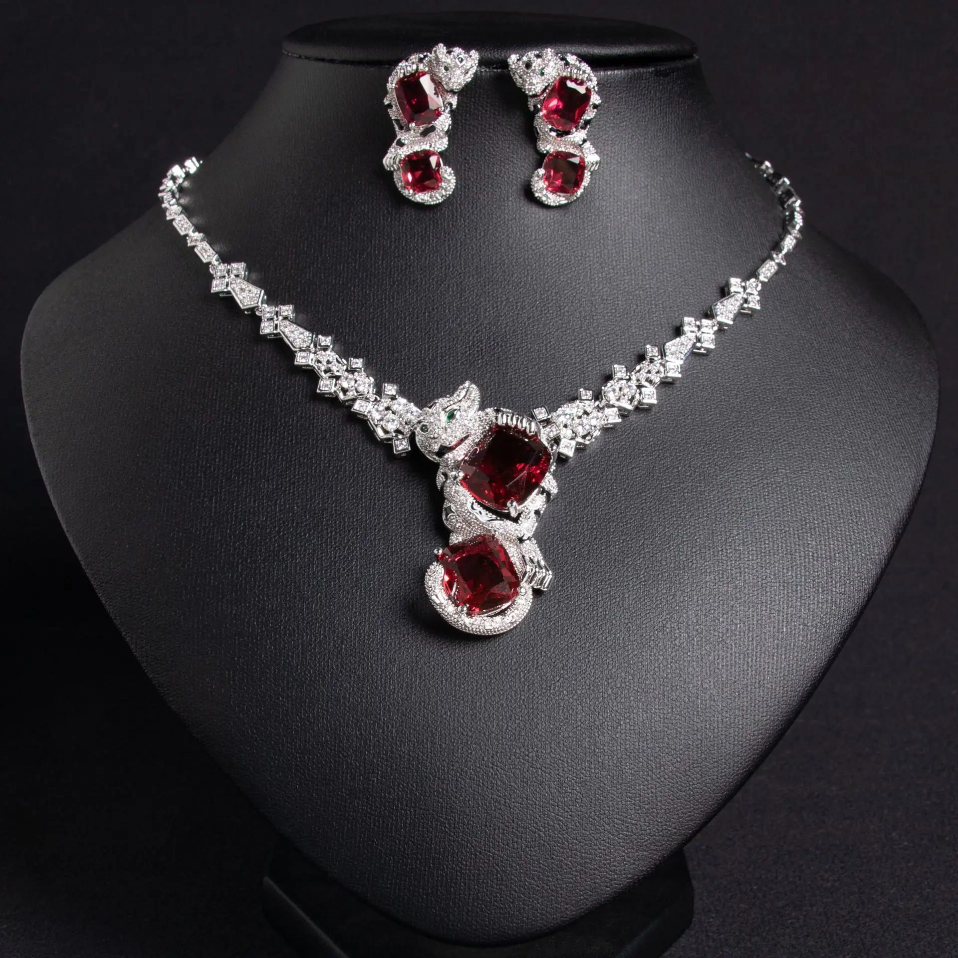 

European and American leopard retro design high-end necklace daily matching temperament jewelry tide jewelry set wholesale