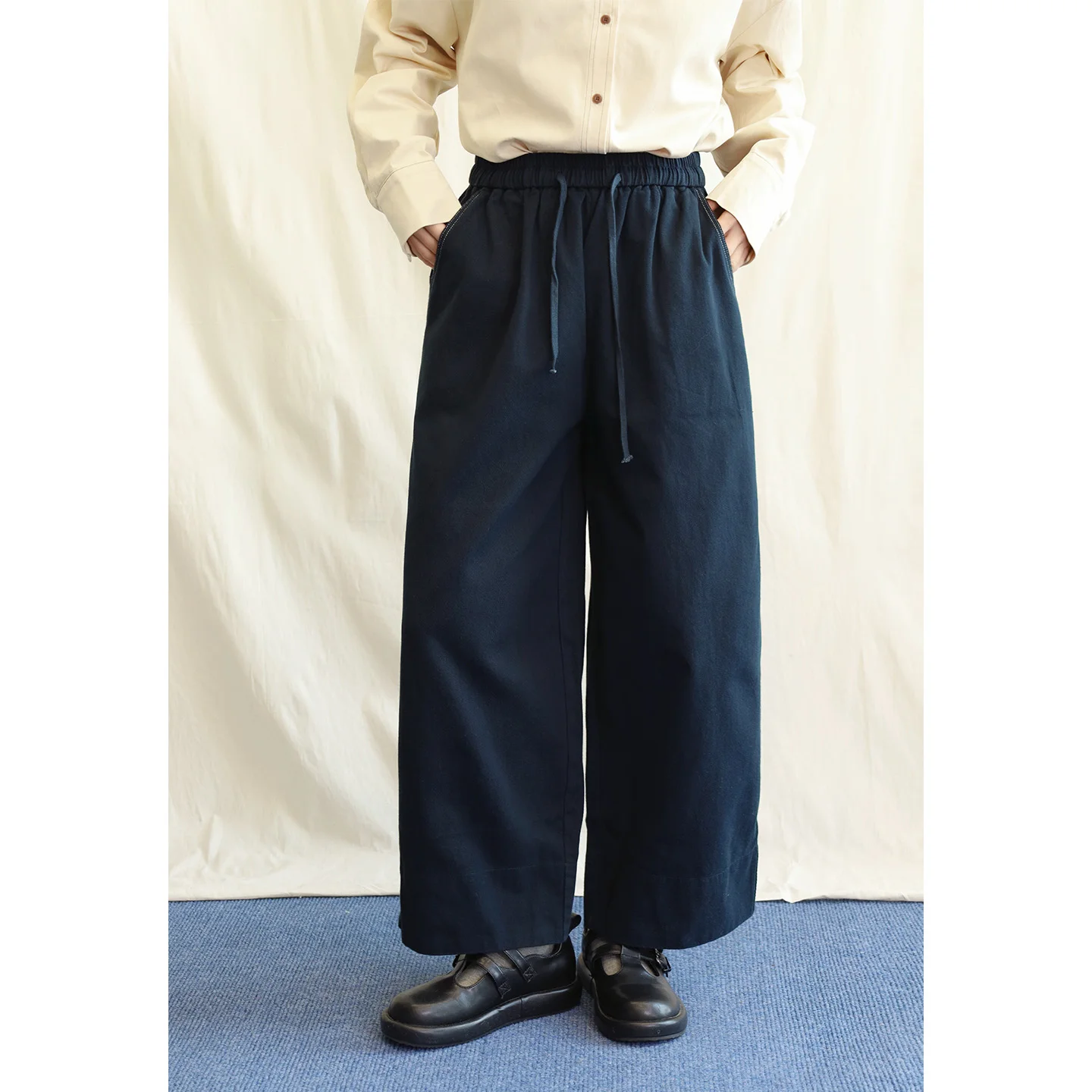 

Японские свободные брюки прямого кроя с завязками, синие, с декоративной строчкой, повседневные, хлопковые