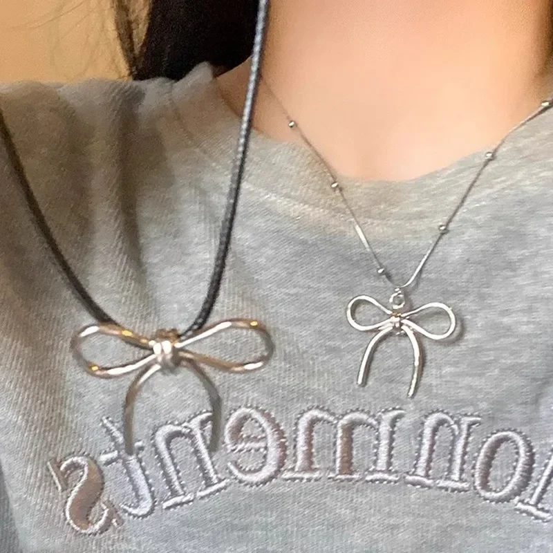 New Simple Silver Color Bow Pendant Necklace for Women Fashionable Individuality Daily Accessory Party Jewelry Birthday Gifts