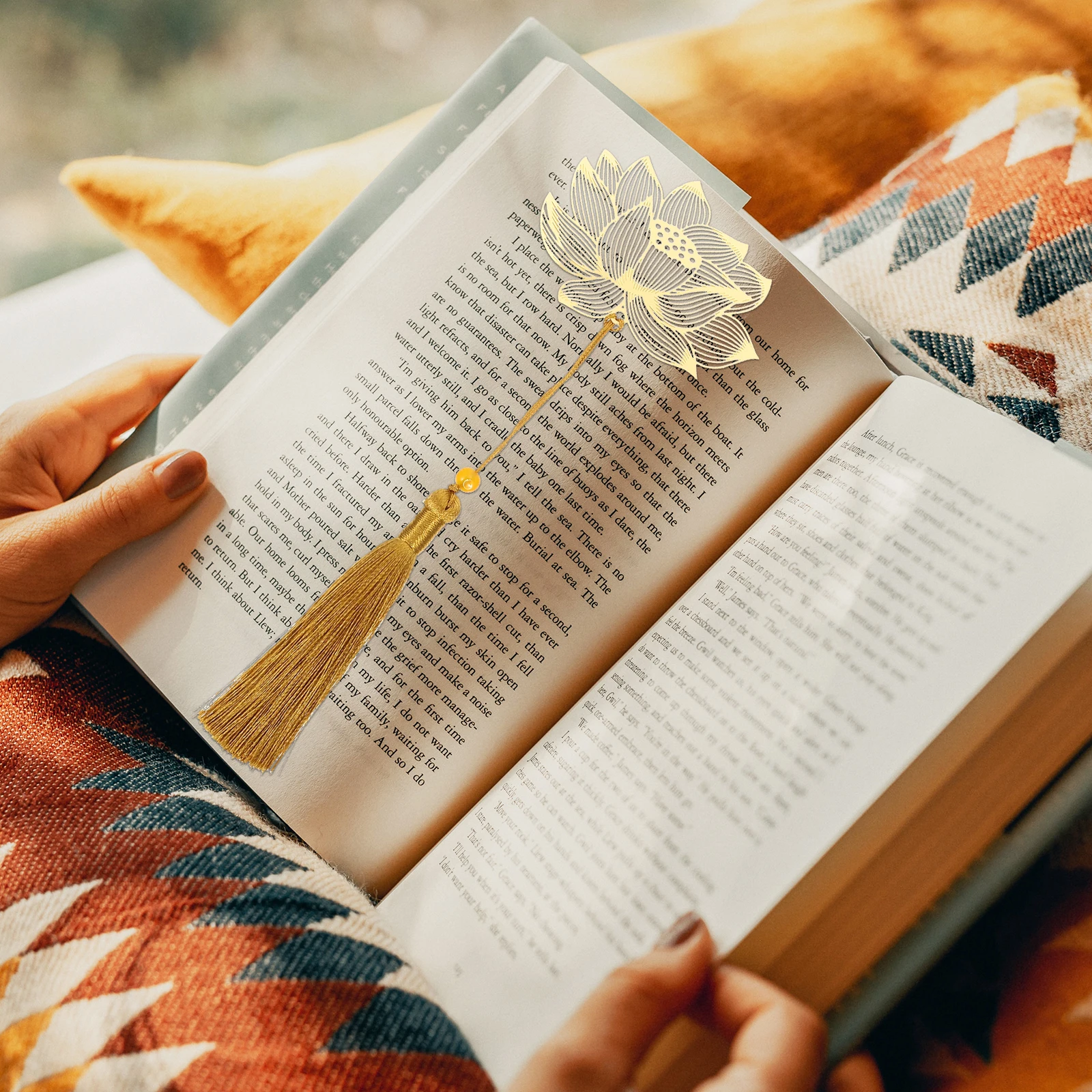

Gold Trim Metal Bookmark Chinese Element Hollow Marks Student Bookmarks for Women Lovers