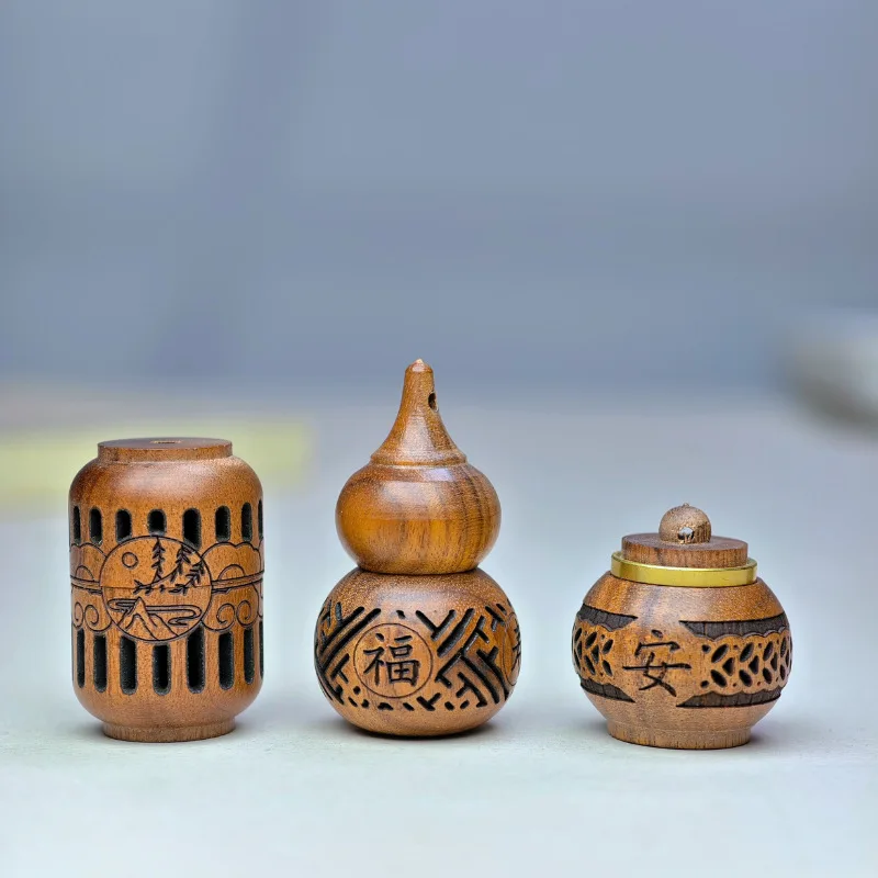 Hollow Carved Wooden Aroma Diffuser Pendant Retro Wood Essential Oil Scent Diffuser Beads DIY Car Hanging Fragrance Ornament