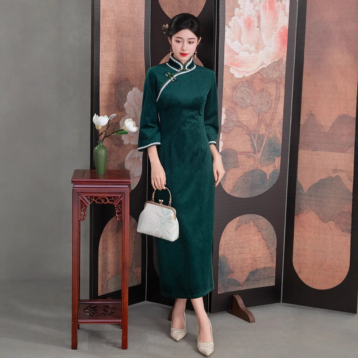 

Вельветовый Cheongsam 2025, новый высококачественный элегантный изысканный темно-зеленый улучшенный осенне-зимний Cheongsam, длинный стиль Qipao