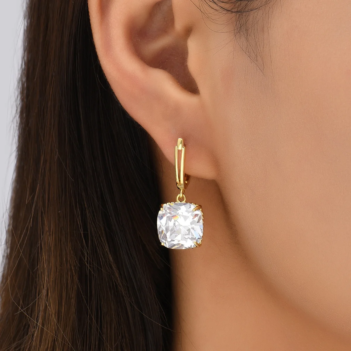 

JF2023 New Original Design Exquisite Light Luxury Micro Inset Zircon Senior Sense Ear Ring Square Women Earrings