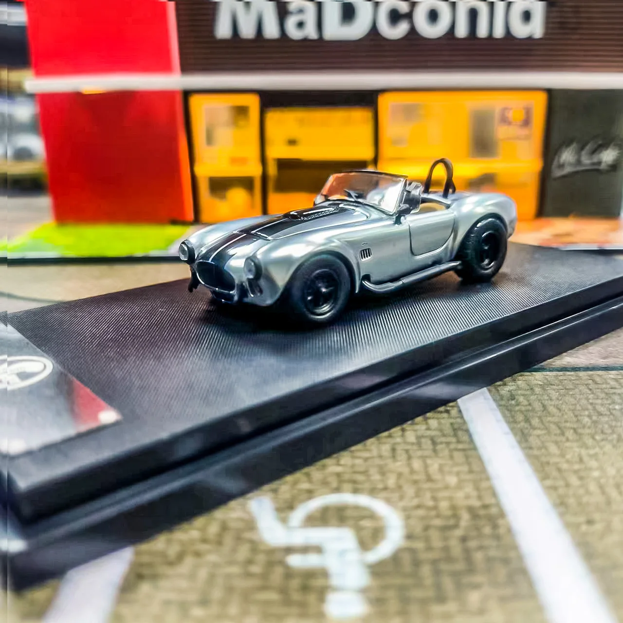 

1/64 Fine Works SHELBY COBRA 427S/C Hone Model 64x Open Top Silver Diecast