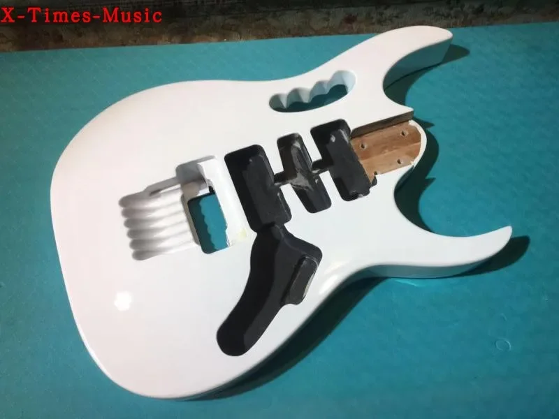 

JEM555 IBZ alder body, ultra-thin lacquer finish