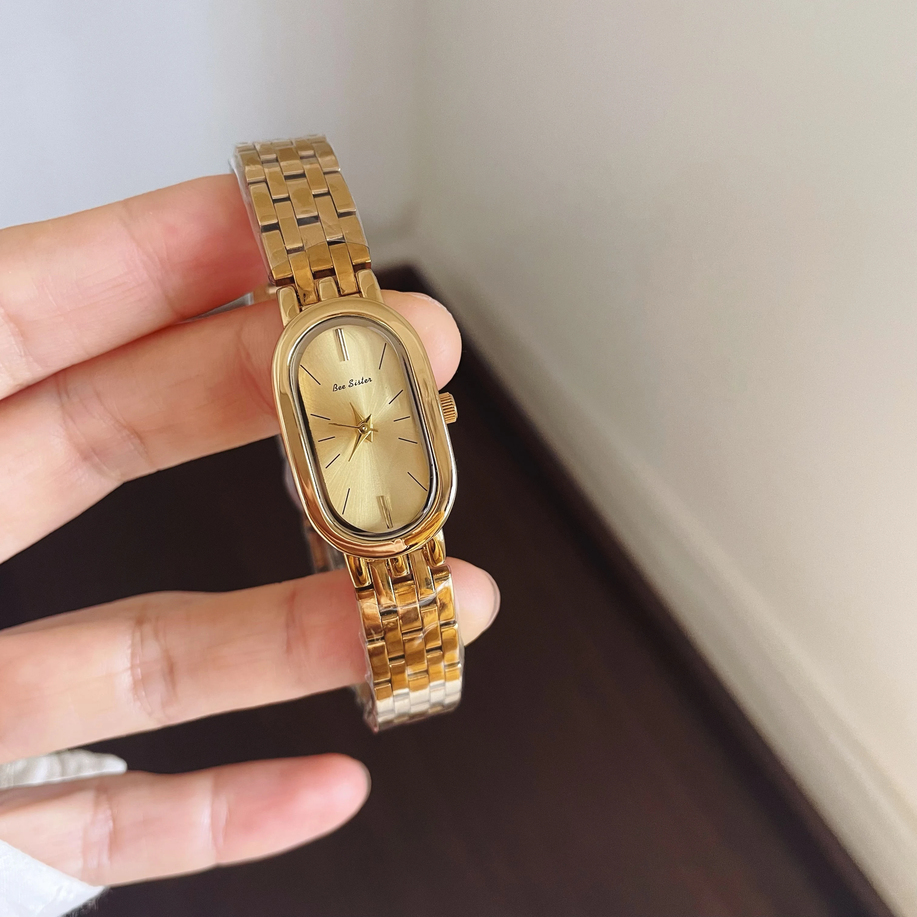 2026 Retro Oval Watch Women's Workplace Temperament High-level Fashion Women's Quartz Watch Student Watch Birthday Gift