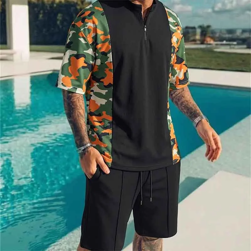

Мужской летний комплект: футболка с камуфляжным принтом и воротником-стойкой на молнии, шорты на шнурке, повседневный спортивный костюм из двух предметов