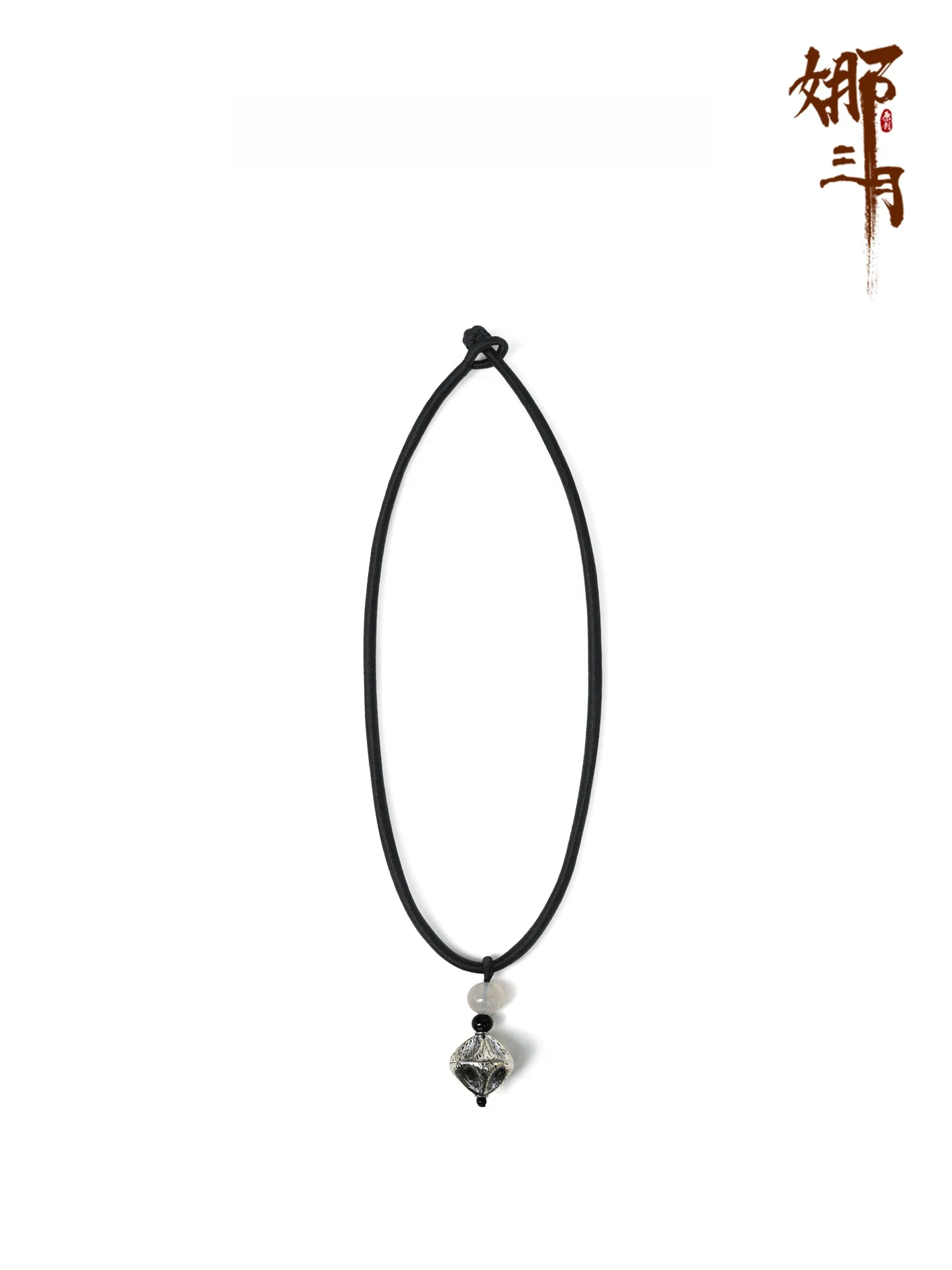 2026-summer-new-design-sensation-metal-pendant-necklace-for-women-high-end-elegant-versatile-personality-rope-chain-accessory
