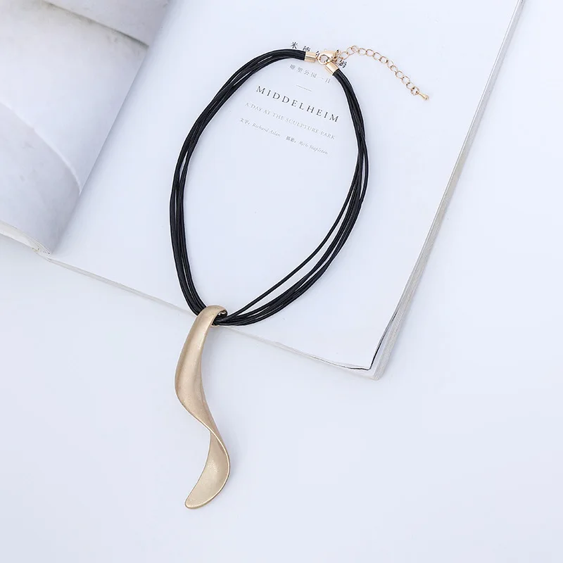 Strip Twisted Colum… - image