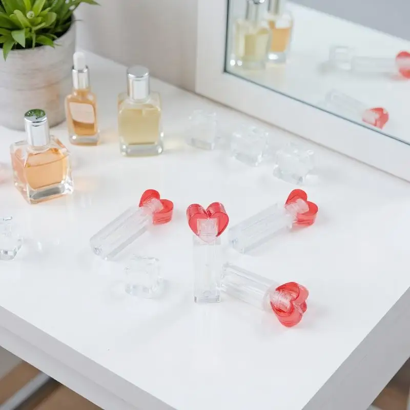 1 قطعة أنبوب ملمع الشفاه الفارغ القابل لإعادة الملء 3.5 مللي مستحضرات التجميل لطيف على شكل قلب واضح فرشاة كبيرة ملمع الشفاه أنابيب التعبئة والتغليف الحاويات #4