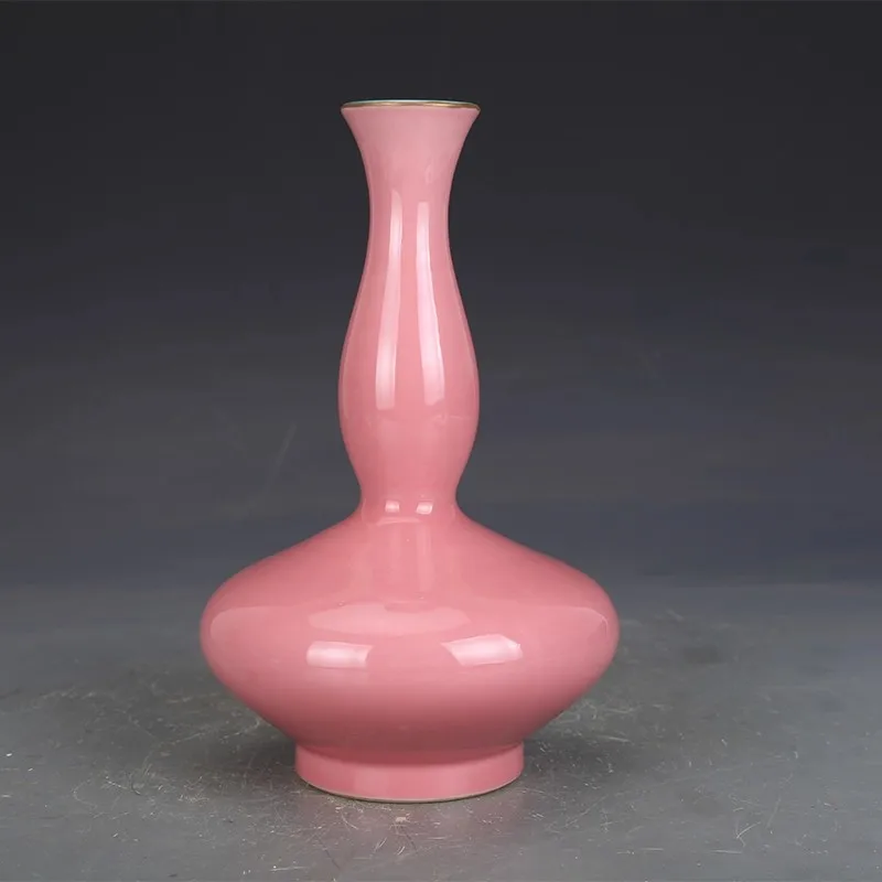 Antique porcelain collection and decoration: Double-ear melon-ridged vase from Hutian Kiln in the Song Dynasty