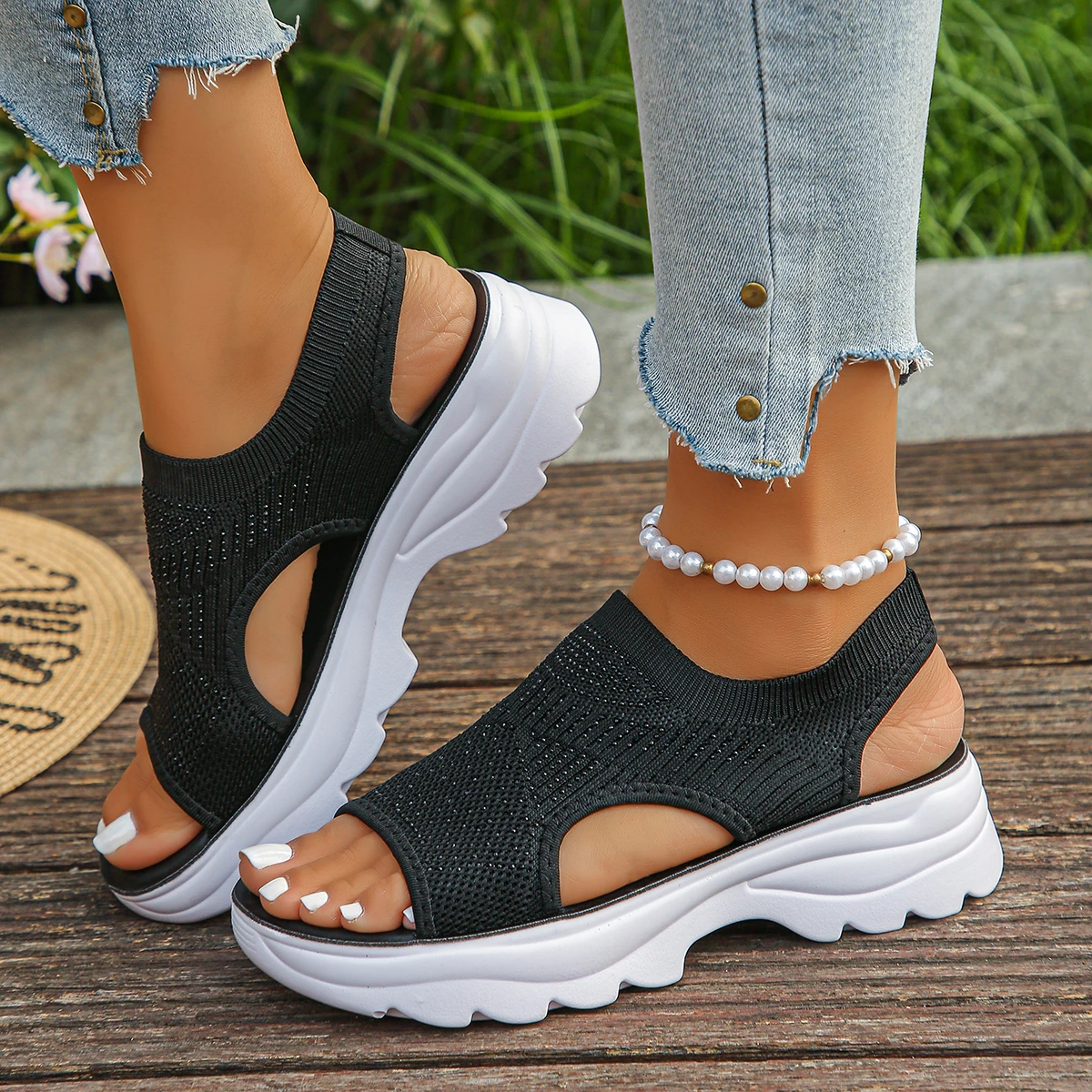 

Women's Summer 2025 Mesh Breathable Fish-shaped Thick-soled Open-toed Sandals Are Light and Casual Without Lace-up Cuff Sandals.