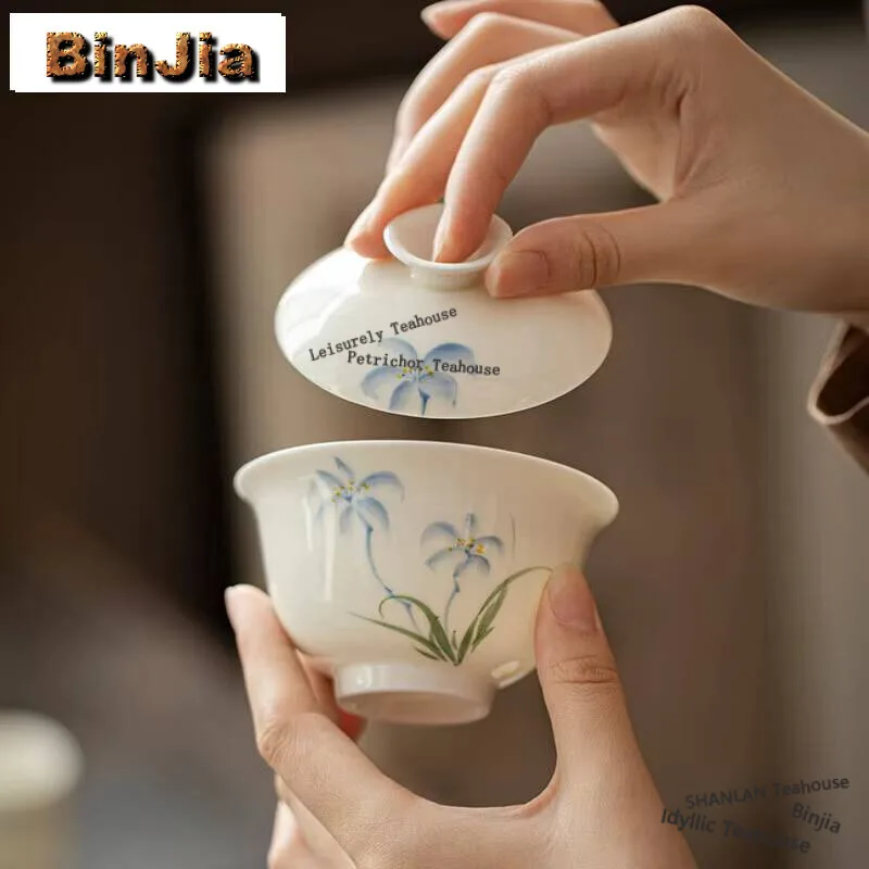 135ml Apricot White Glazed Gaiwan Hand-painted Iris Flower Tea Tureen Zen Tea Brewing Cover Bowl Tableware Equipment Decoration