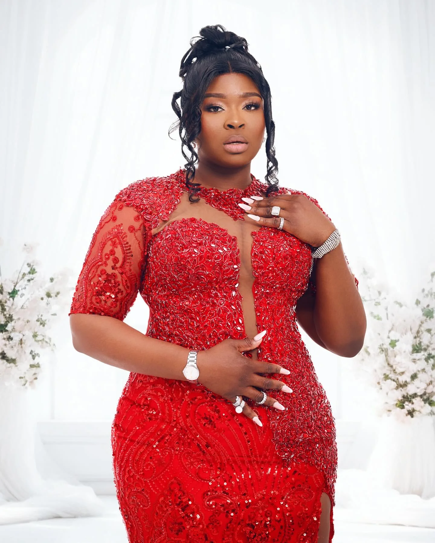 Bainha vermelha 2026 vestidos de baile cristais frisados alta divisão lantejoulas noite formal festa aniversário vestidos zj2644