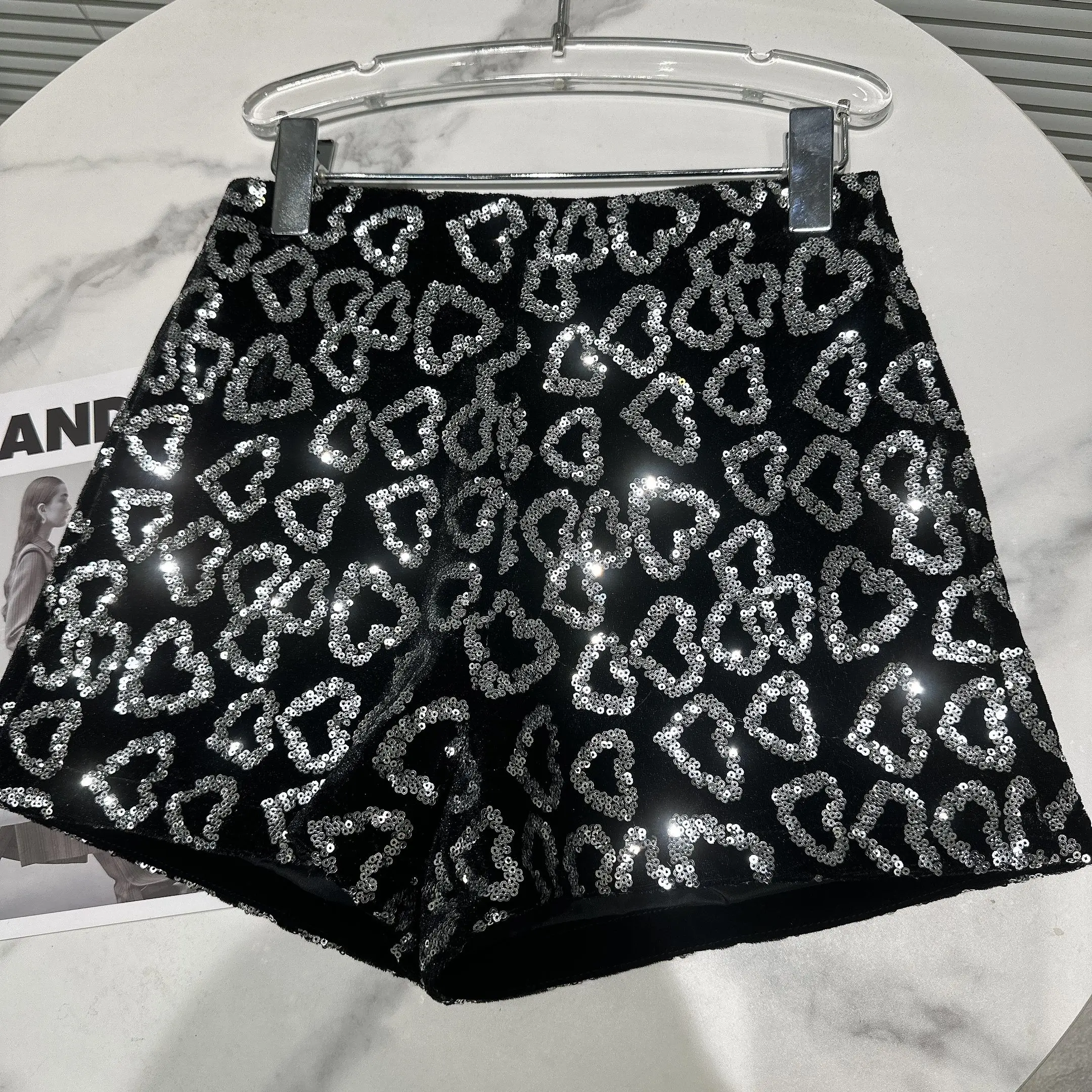 French Elegant Love Sequined Velvet Shorts for Women 2023 Autumn New Fashion Embroidered High Waist Black Shorts Booty Shorts