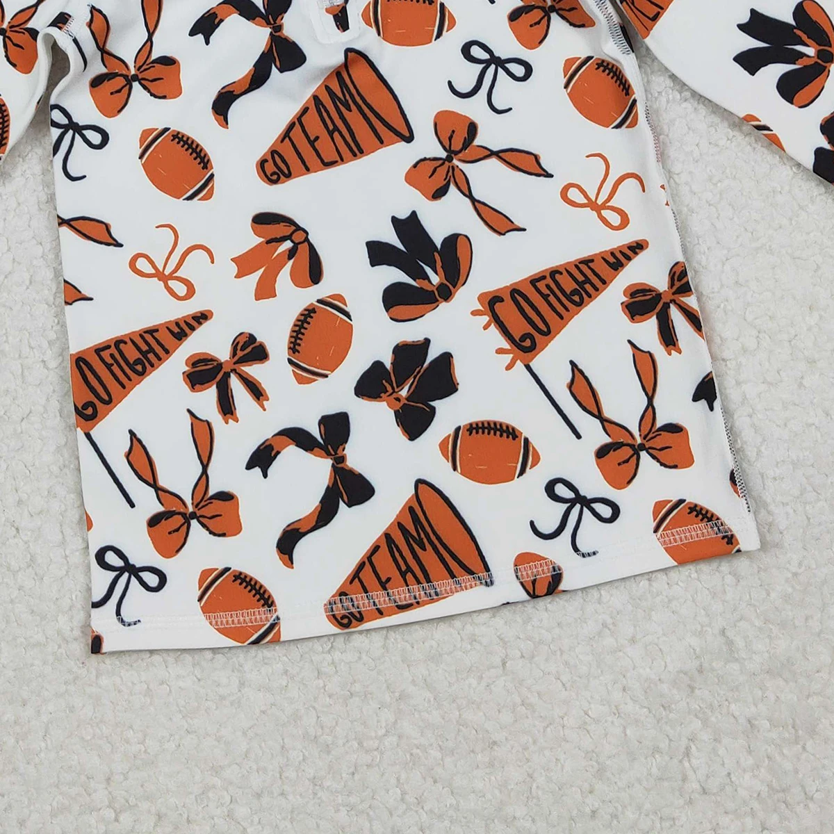 ملابس علوية للفتيات الصغيرات باللون البرتقالي والأسود مع تنورة لليوجا وسروال سفلي لفريق كرة القدم للأطفال والبنات