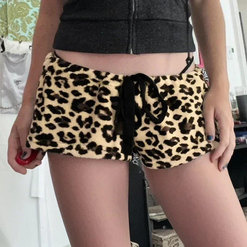 

Casual Furry Leopard Printed Shorts Y2K Basic Loose Bandage Low-Waisted Mini Shorts Women 2024 Winter Streetwear Ladies