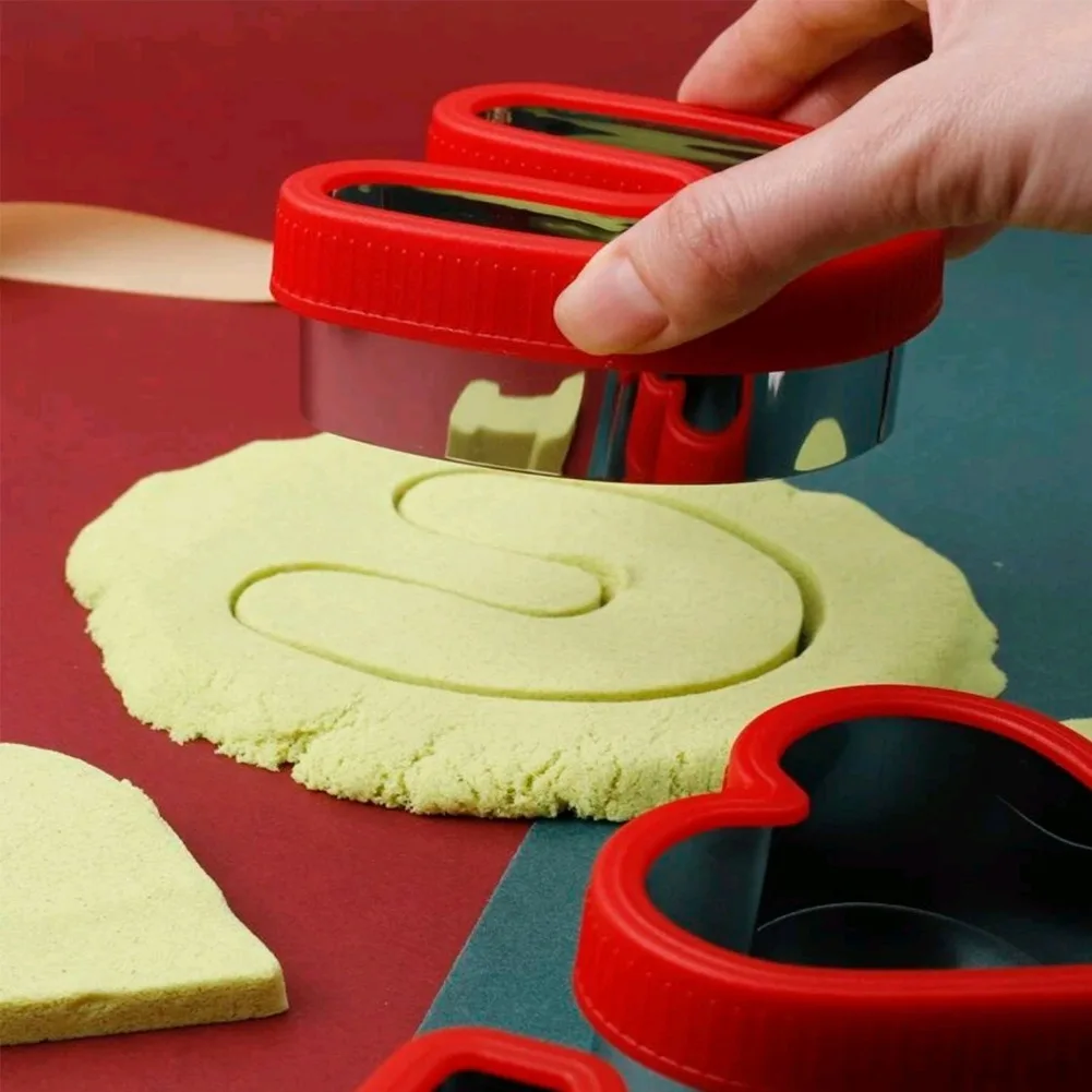 3-Piece Set Stainless Steel Biscuit Cutter Valentine's Day Christmas Cartoon Design Cookie Mould Irregular Shape Kitchen Tool