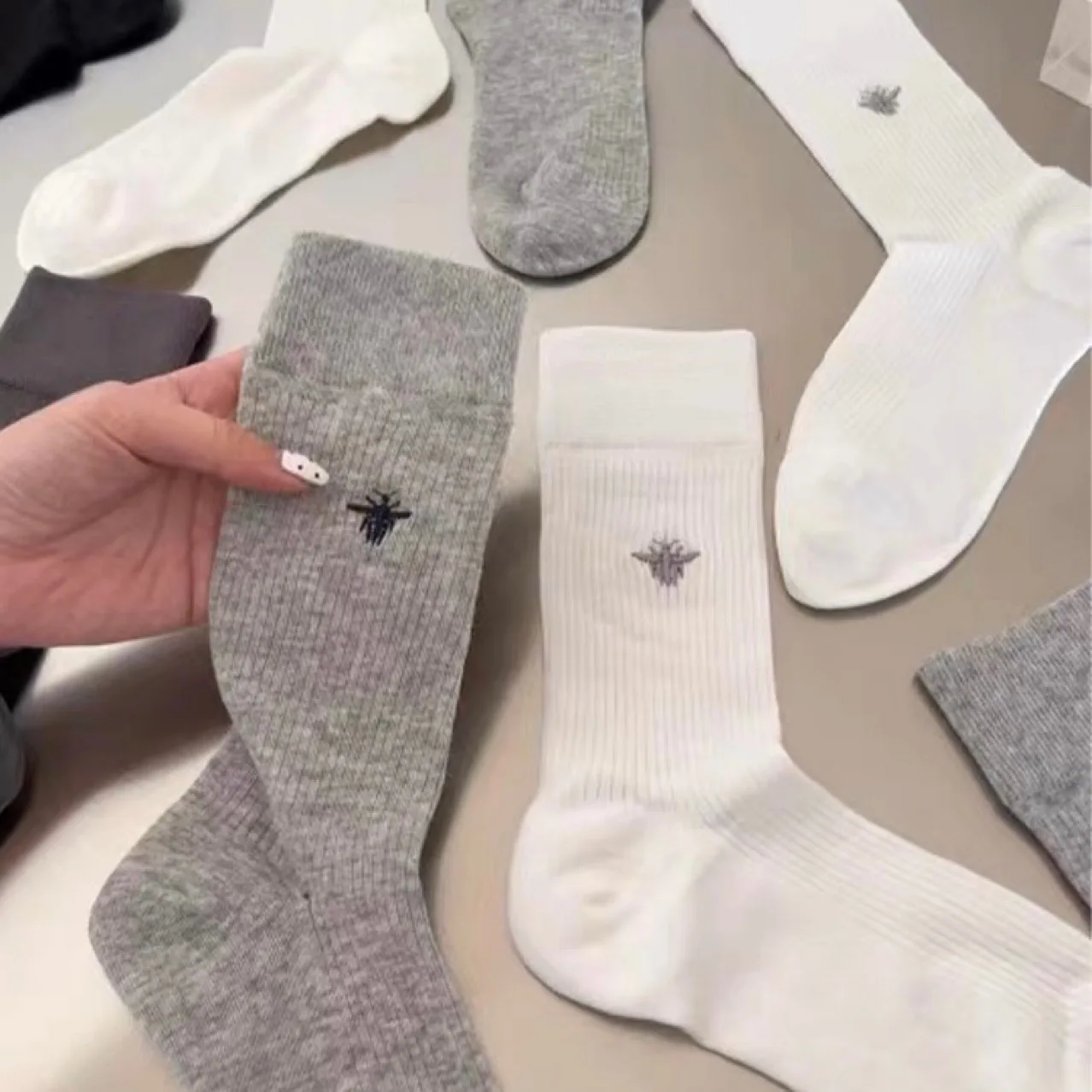 

Socks Women's Socks A Bee Med-tube Socks Spring Summer Thin Ins Fashion Breathable Kawaii Beauty Sweet Small Bee Pile Socks