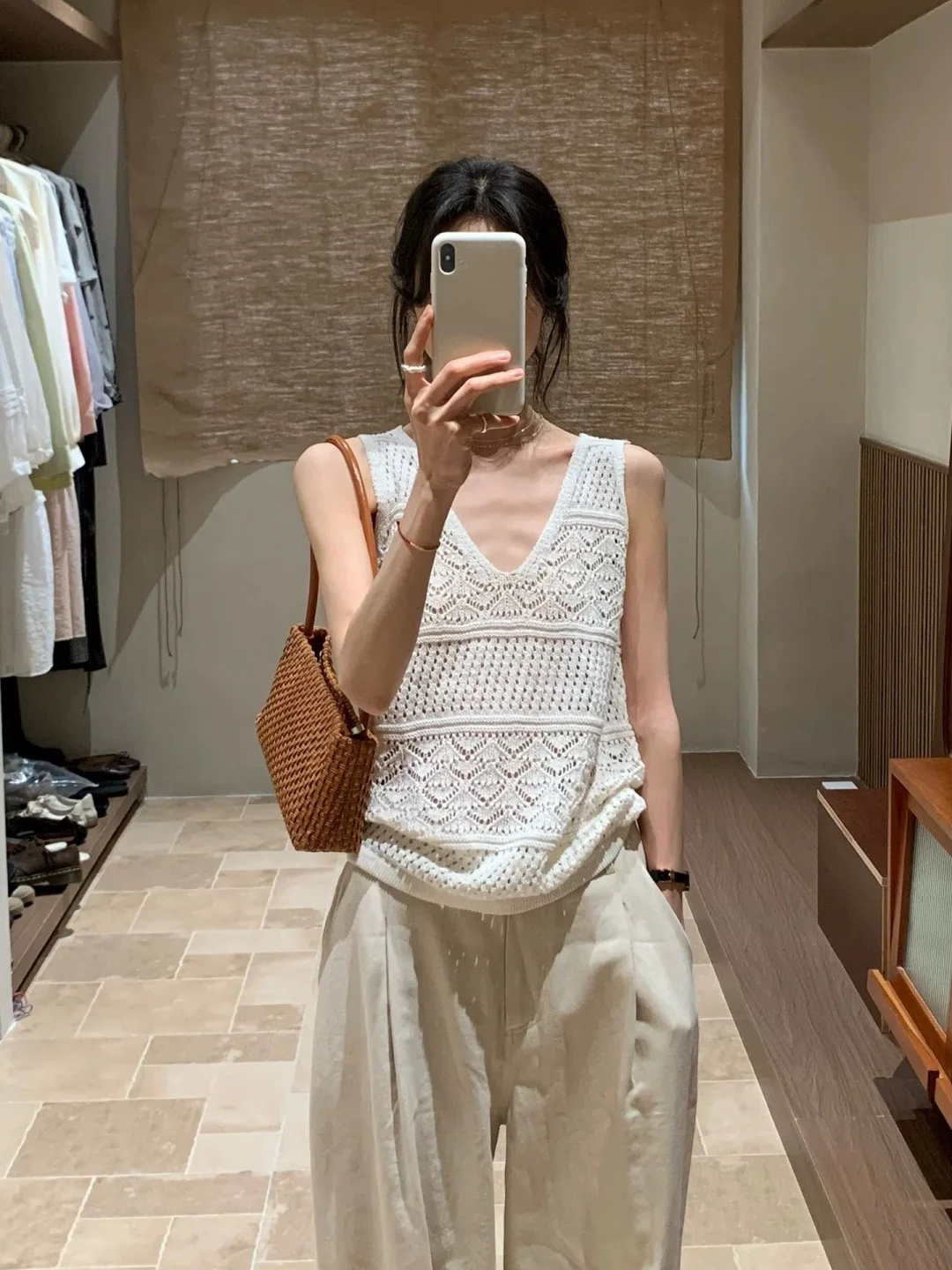 

Unique Hollow out Knitted Vest Women's Summer Soft Sleeveless V-Neck Strapless Top European Style Quality Fashion Ladies' Clo...
