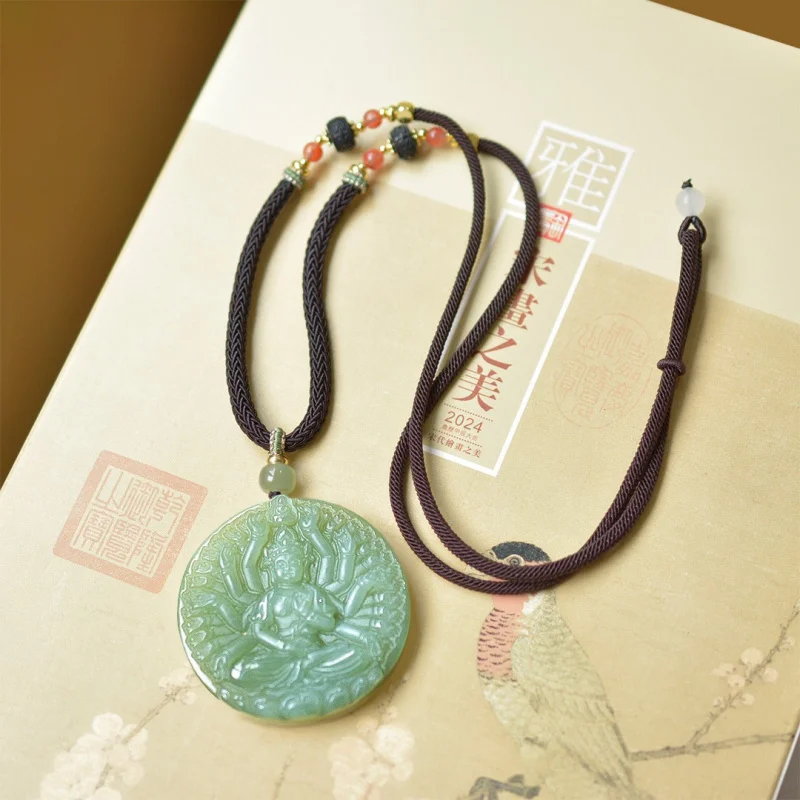 

Изысканный кулон Гуаньинь из нефрита Хэтянь с тысячей рук