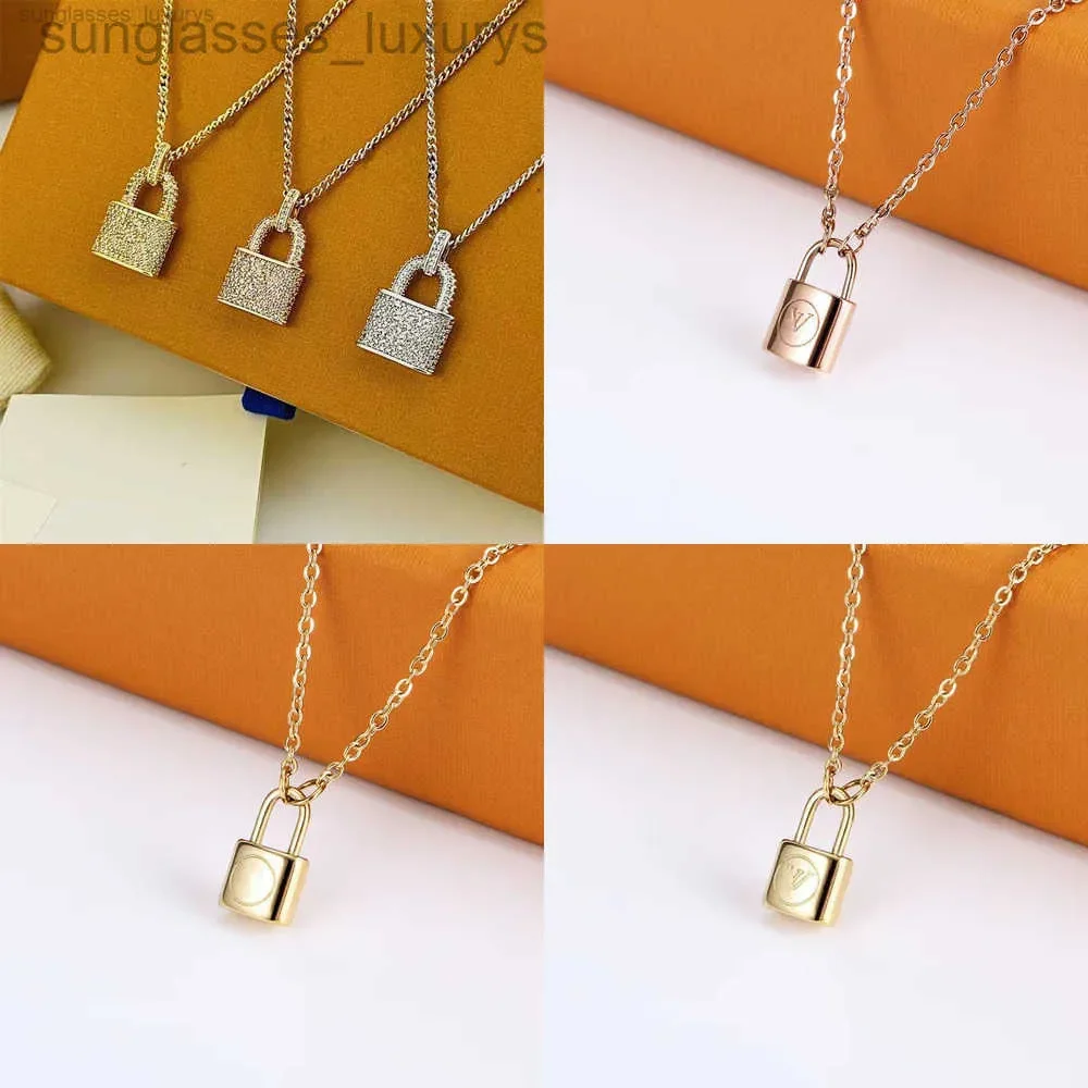 

Jewelrys Designer Classic titanium steel lock necklace Womens gold silver letters Gift girlfriend wedding inlaid with diamonds jewelry does not fade