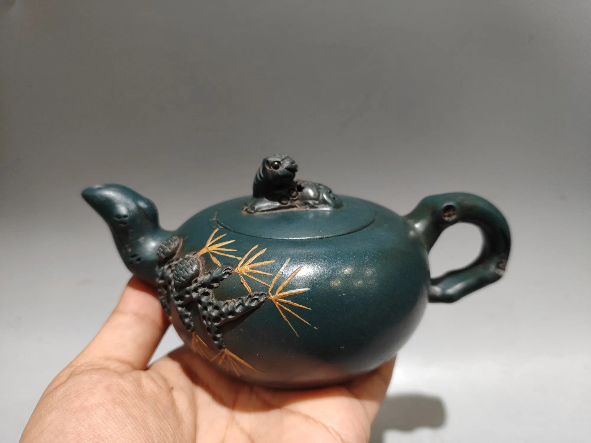 Tetera de arcilla púrpura Yixing china de 6 ", cubierta de estatua de tigre, tetera en forma de aguja de pino, tetera, FlagonSample Tea