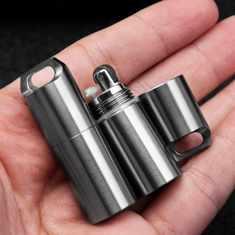 Titanium Alloy Mini Small Kerosen Lighter Keychain, Portable, Fashionable, Personalized Pendant for Both Men and Women
