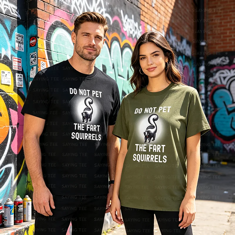 Funny Do Not Pet The Fart Squirrels Skunk T-Shirt Y2k Art Cute Kawaii Skunk on A Humorous Warning Sign Graphic Saying Tee Cotton
