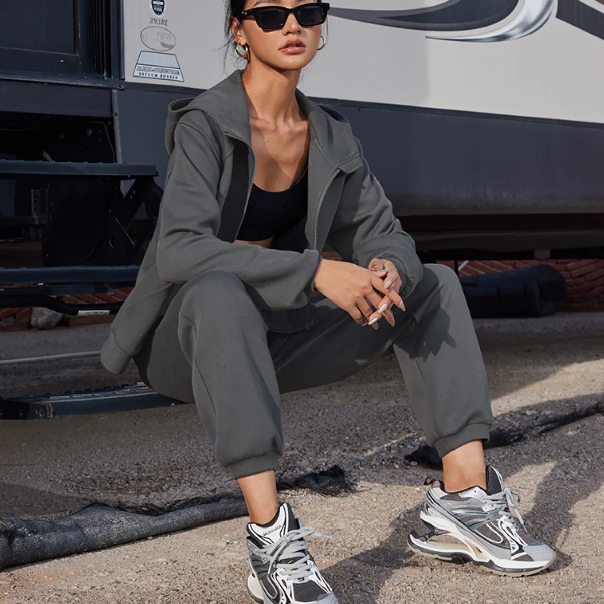 Спортивный Костюм Женские 2025 New Sporty Style Zipper Solid Color Hooded Jacket + Loose Wide-leg Trousers Sweat Suit Set Womens