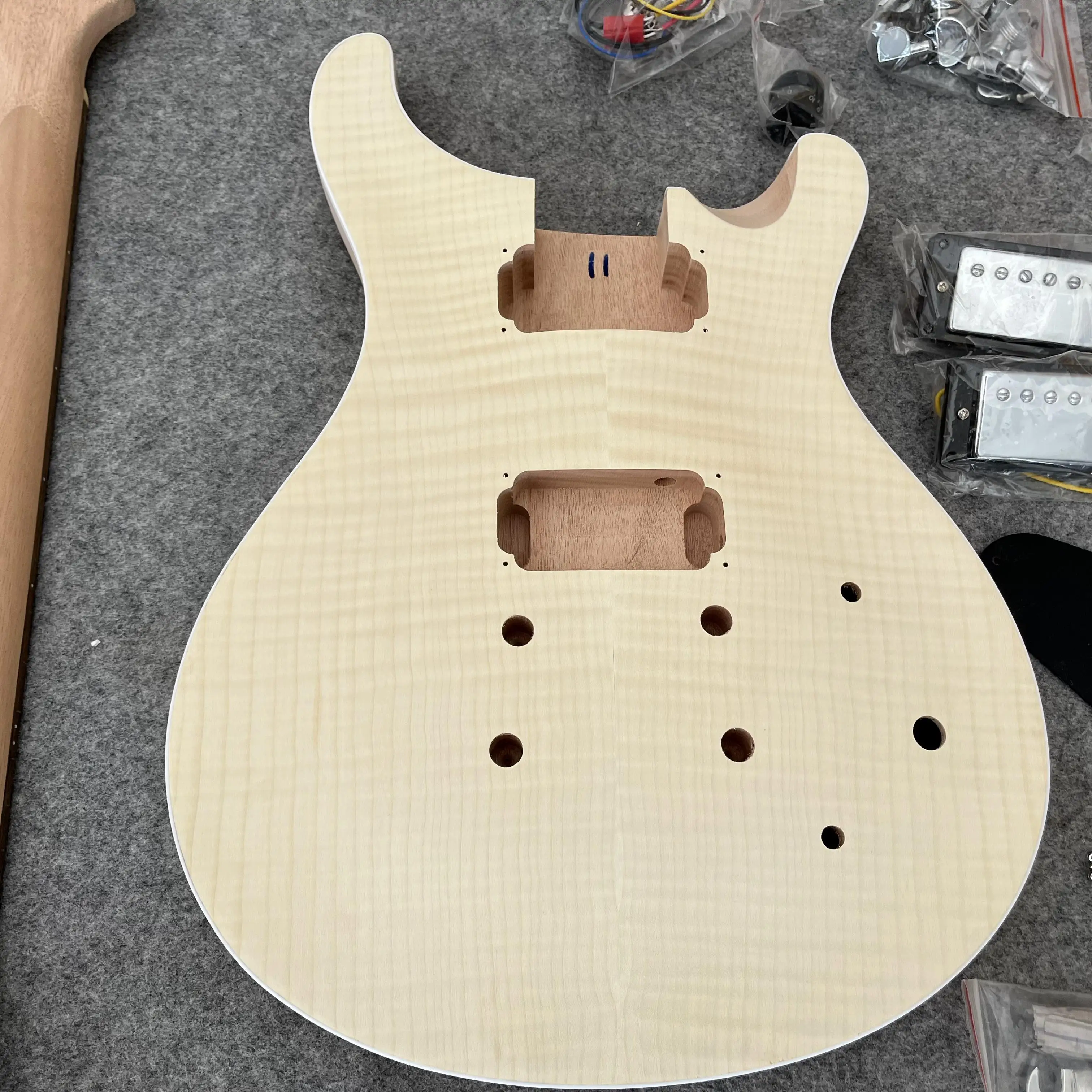 DIY Electric Guitar Kits with Hardware Accessory Unfinished Guitarra Tiger stripe Veneer Basswood Body Rosewood Fingerboard