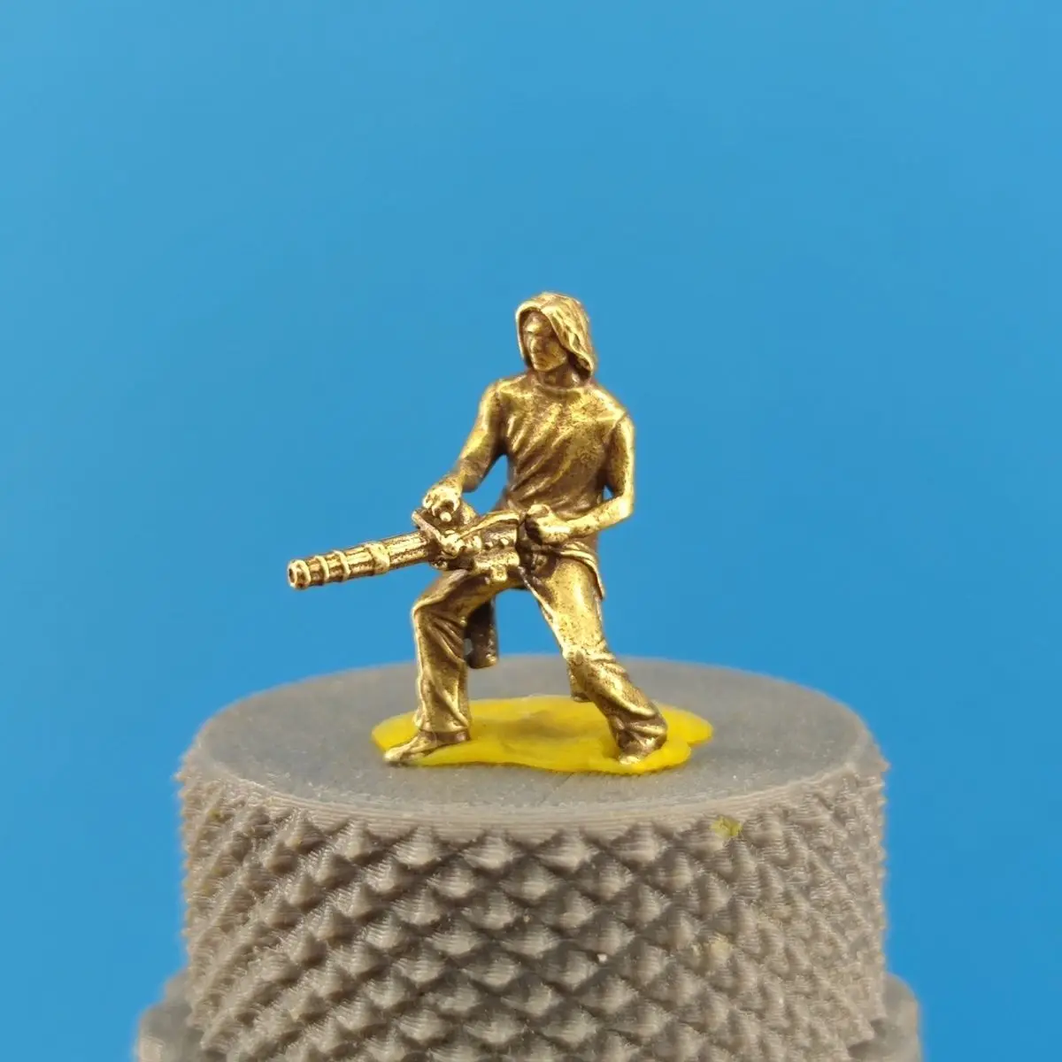 Brass Parody Gatling Anger Spreading Miniature Action Figure Model Landscape Sandbox Doll Car Ornament
