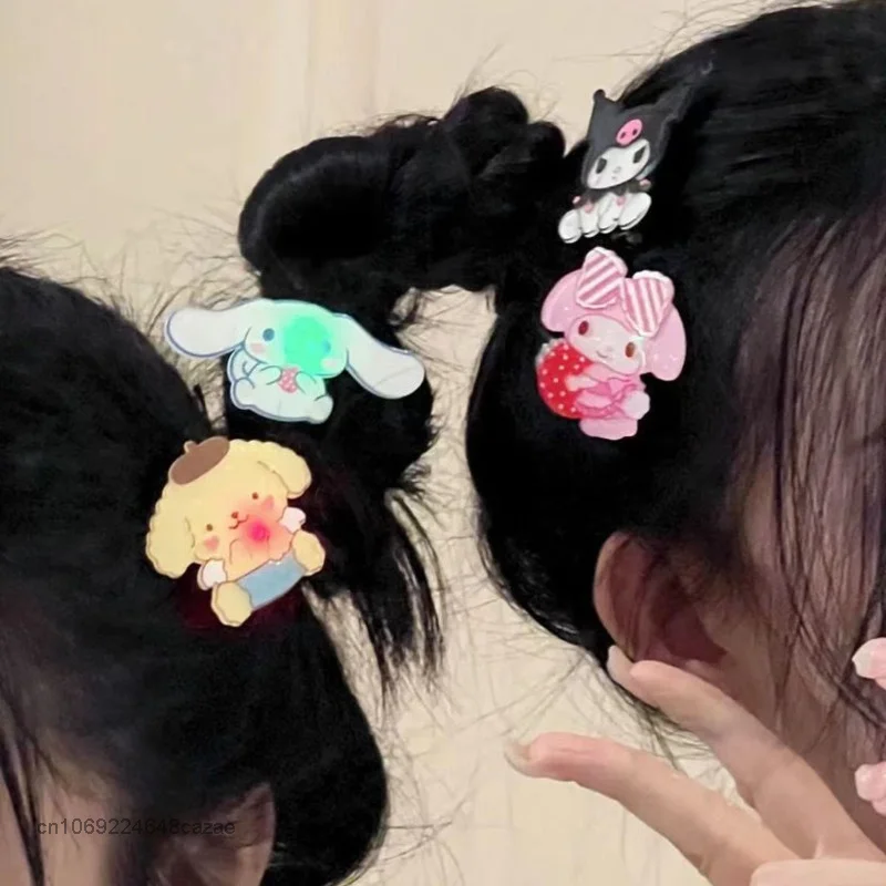 Sanrio Hello Kitty Cinnamoroll Kuromi Cute Bobby Pins Chic Changes Color Emits Light Bangs Clip Y2k Soft Sister Fashion Hairpin