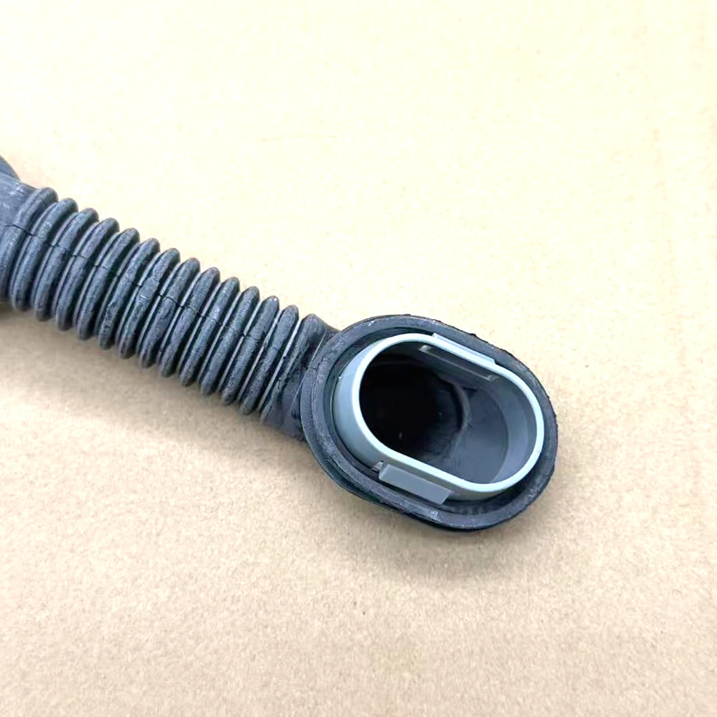 Suitable for Skoda Superb trunk threading sleeve 3V5 959 843 tailgate threaded tube 3V5 959 843