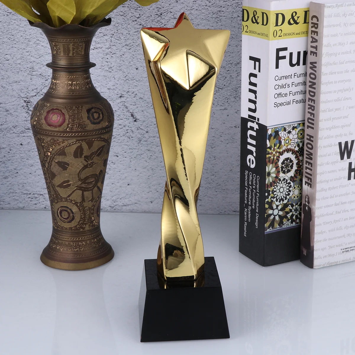 

1PC Golden Creative Award Trophy Resin Reward Prize Competition Gift Award Trophy for Ceremony Game Appreciation