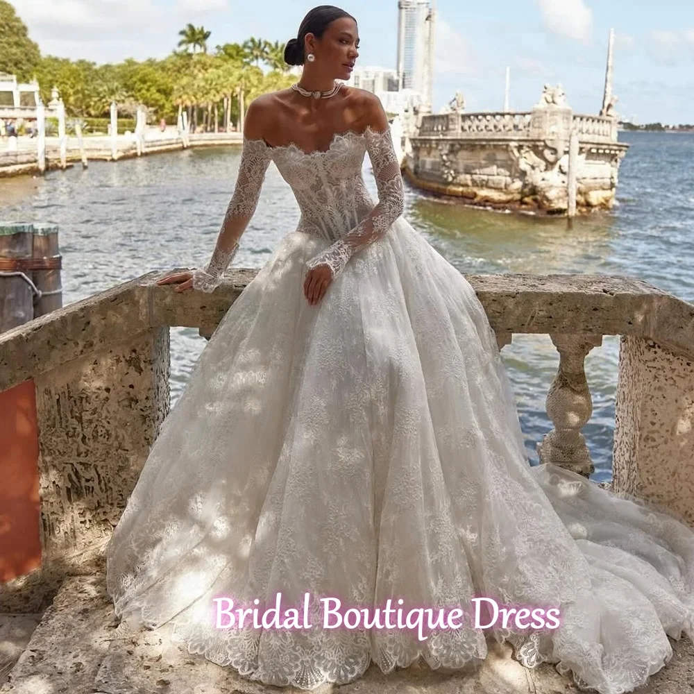 Maßgeschneiderte exquisite Neuankömmlinge aus der Schulter Langarm herzförmiger Ausschnitt Spitze A-Linie Brautkleid Vestido De Novia