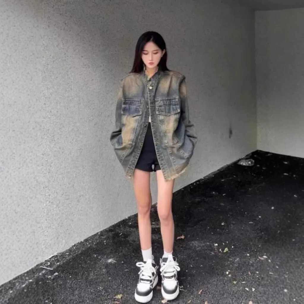 Jaket Denim Retro Amerika Wanita dengan Tepi Kasar, Atasan Kasual untuk Musim Semi dan Gugur, Desain Unik yang Serbaguna